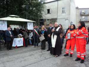 padre martella in giornata per vittime strada