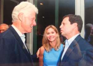 Frank Bisigiano con la moglie Tracy e l'allora presidente Clinton