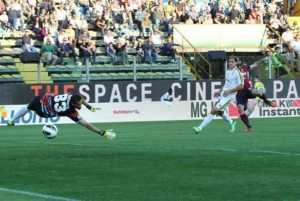 Davide Moscardelli of Bologna scores the 2-0 against Parma during the Italian Serie A soccer match Parma FC vs Bologna FC at Ennio Tardini stadium in Parma, Italy, 12 May 2013. ANSA/BARACCHI