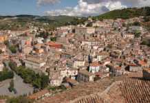 Acri, la battaglia delle scuole per l’autonomia: lunedi 18 tutti in piazza