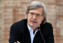 Vittorio Sgarbi si dimette a Cosenza