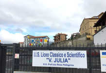 Una linea separa due scuole. L’azione del liceo acrese nei confronti degli ospiti