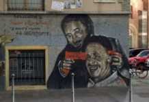 MURALES DELLA MEMORIA SFREGIATO: FALCONE CON UNA PISTOLA ROSSA IN MANO