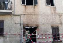 Incendio all’alba, prende fuoco una palazzina nel centro storico