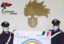 Striscione dei bambini ai Carabinieri: “Andrà tutto bene”