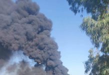 Incendio tra le serre: nube di fumo nero invade la Valle del Crati