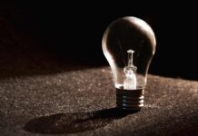 Caro energia, spente le luci in vari comuni come protesta simbolica