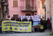Acri, comitati e periferia in protesta… confronto in città