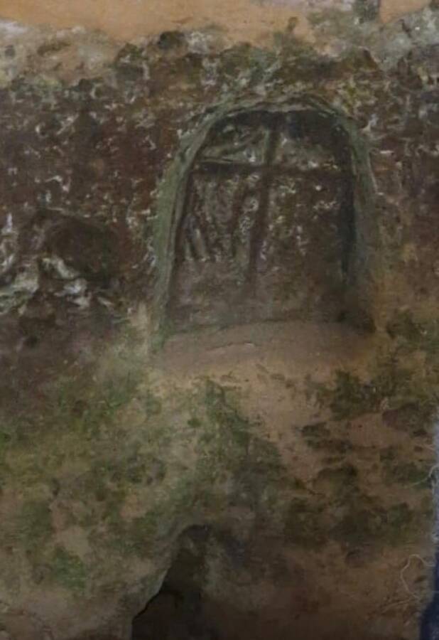 La croce nella grotta di San Nicola